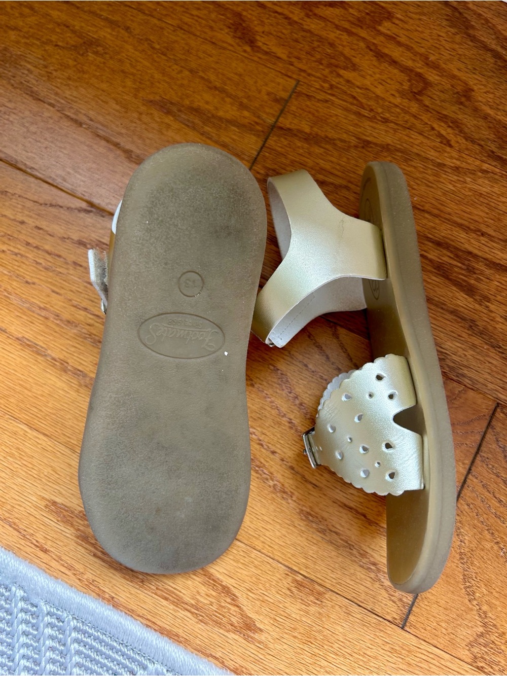 FootMates Girls Gold Scalloped Sandals - Picture 2 of 5